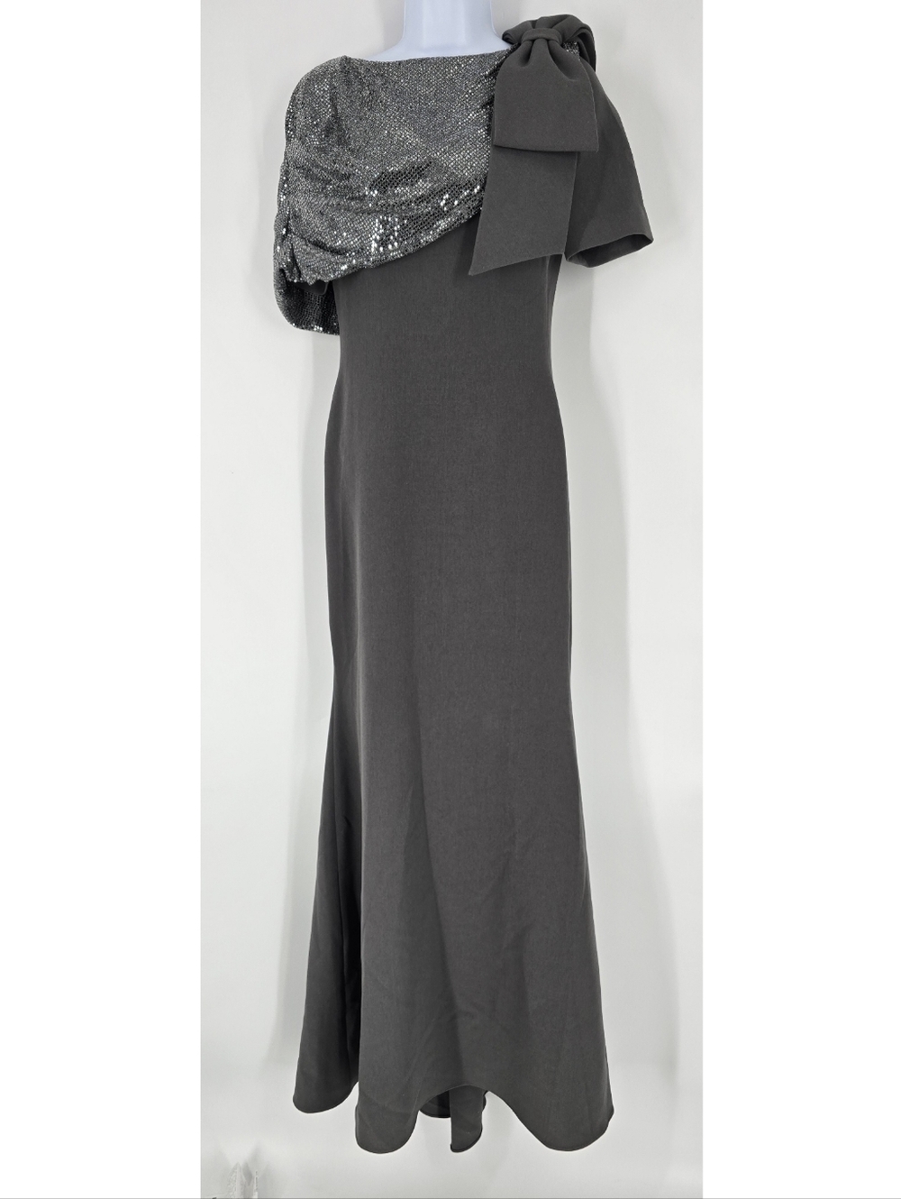 Badgley Mischka Grey Smoke Sequin Bow Shoulder Gown Size 2 Short Sleeve